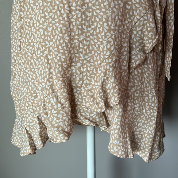 NWT Gianni Bini Women’s Tan Babydoll Dress - Picture 4 of 8